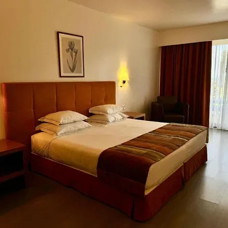 Foz Club - Algarve アルヴォル